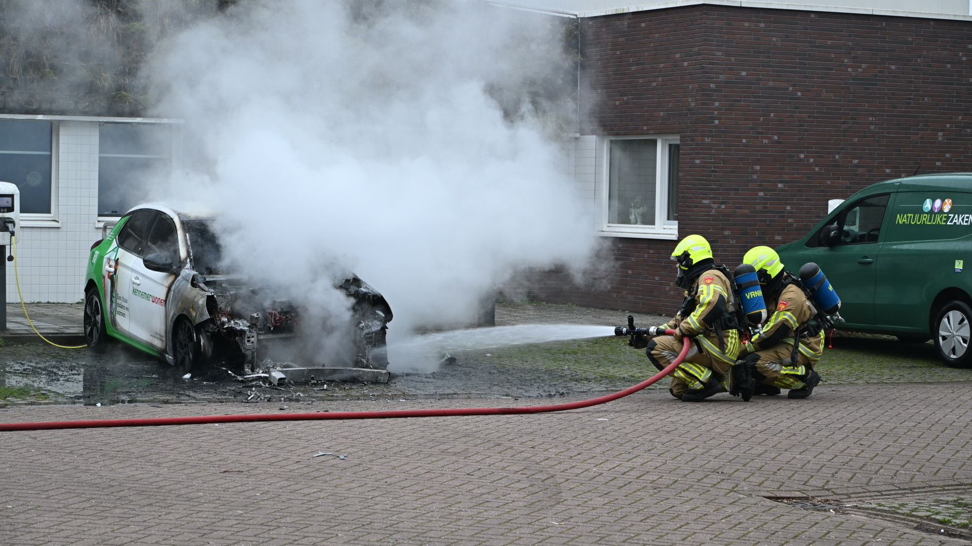 Foto: auto in brand Heiloo.JPG